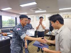 해군제7기동전단 소양함, 장학금기부.해군 모병 홍보 '춘천고' 방문 사진